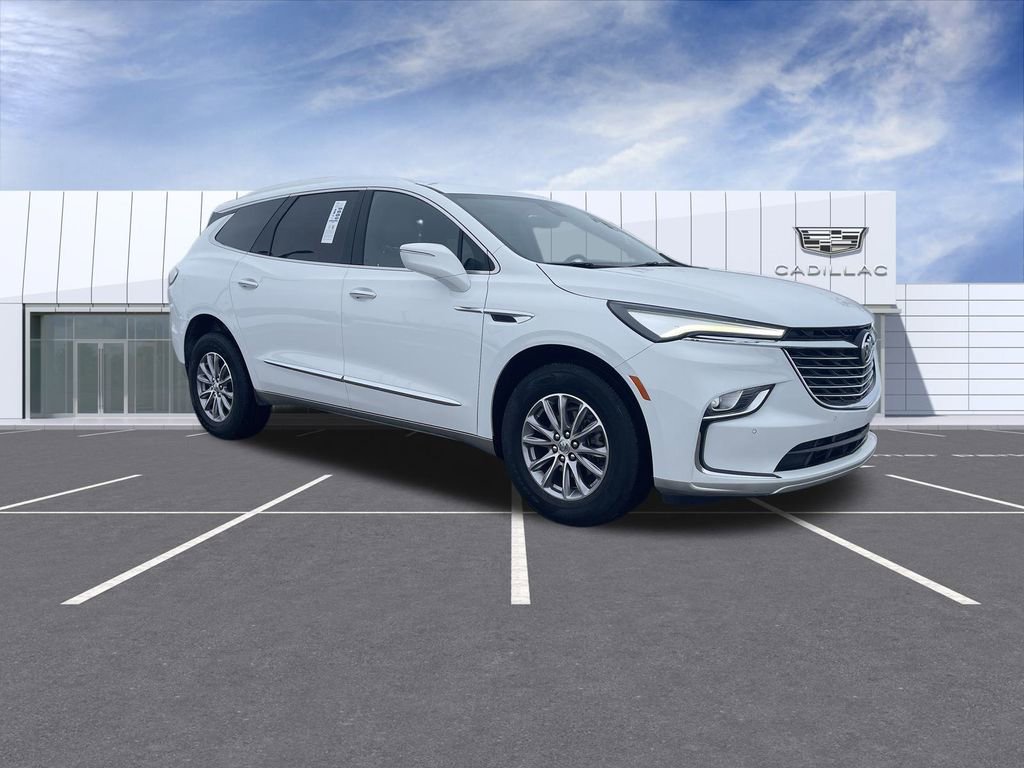 Used 2023 Buick Enclave Essence image 2