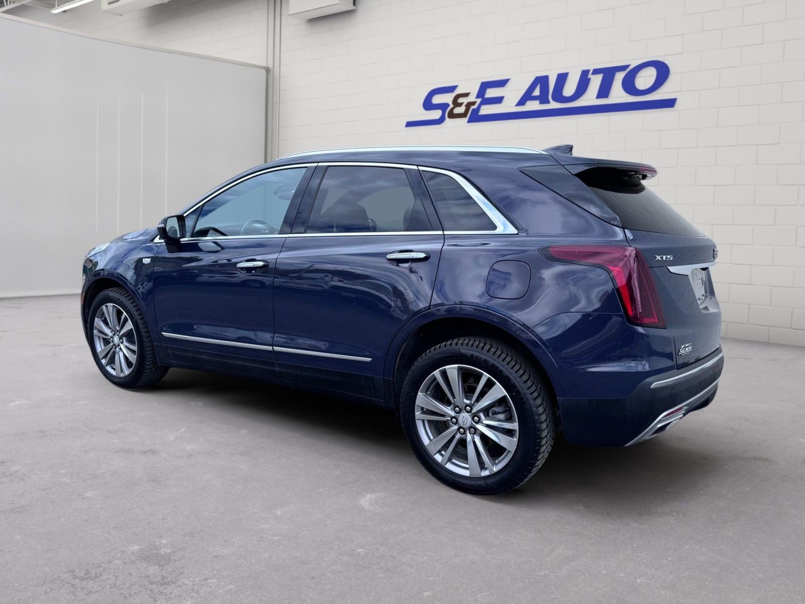Used 2024 Cadillac XT5 Premium Luxury image 3