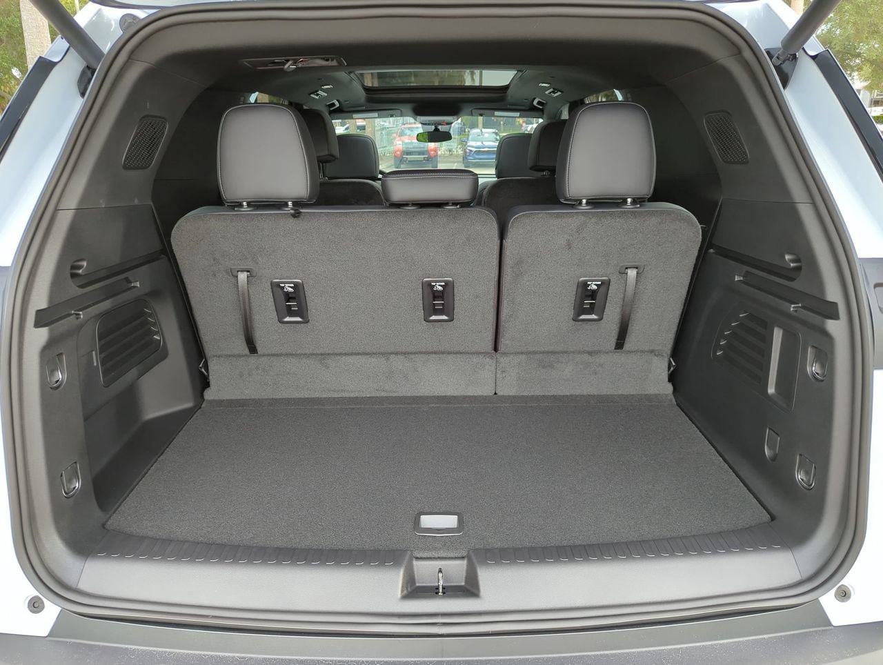 New 2027 Chevrolet Traverse LT w/ Sun and Wheel Package FWD image 22
