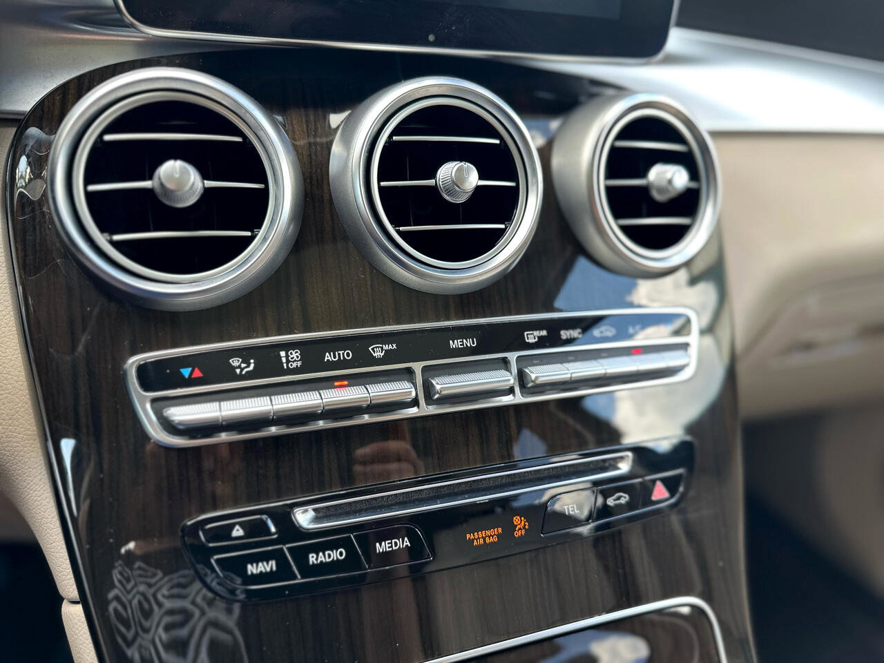 Used 2018 Mercedes-Benz GLC 300 4MATIC image 23