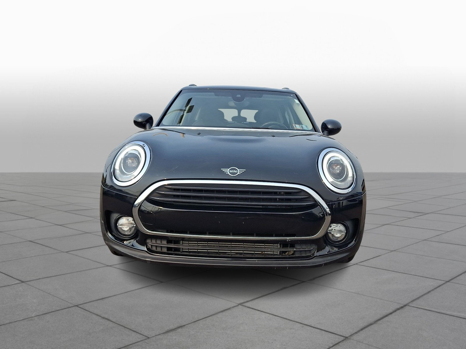 Used 2019 MINI Cooper Clubman ALL4 AWD/4WD image 2