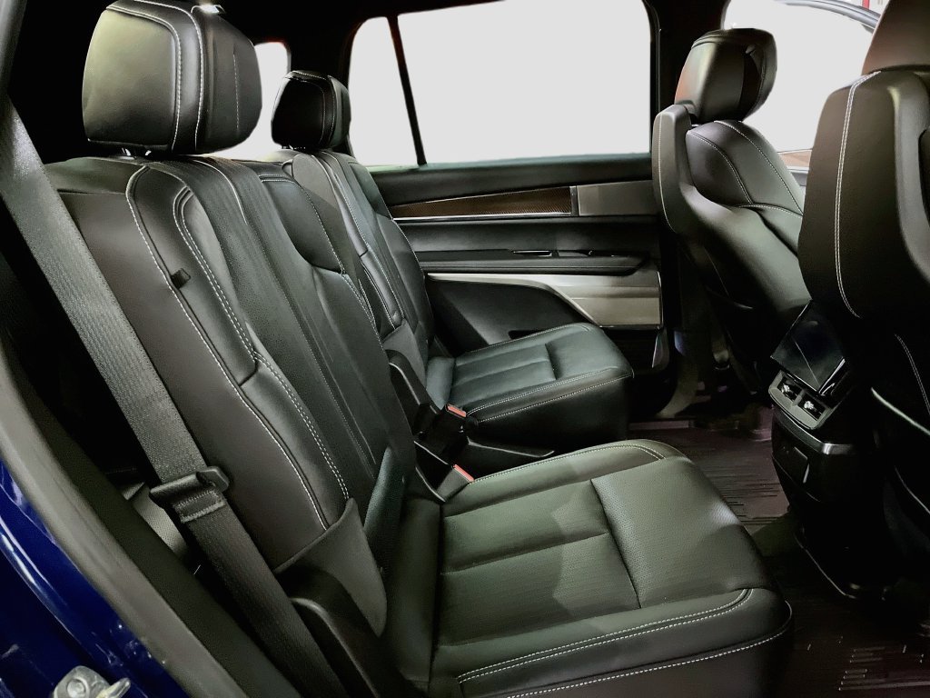 Used 2026 Cadillac Vistiq Sport w/ LPO, Floor Liner Package AWD/4WD image 31