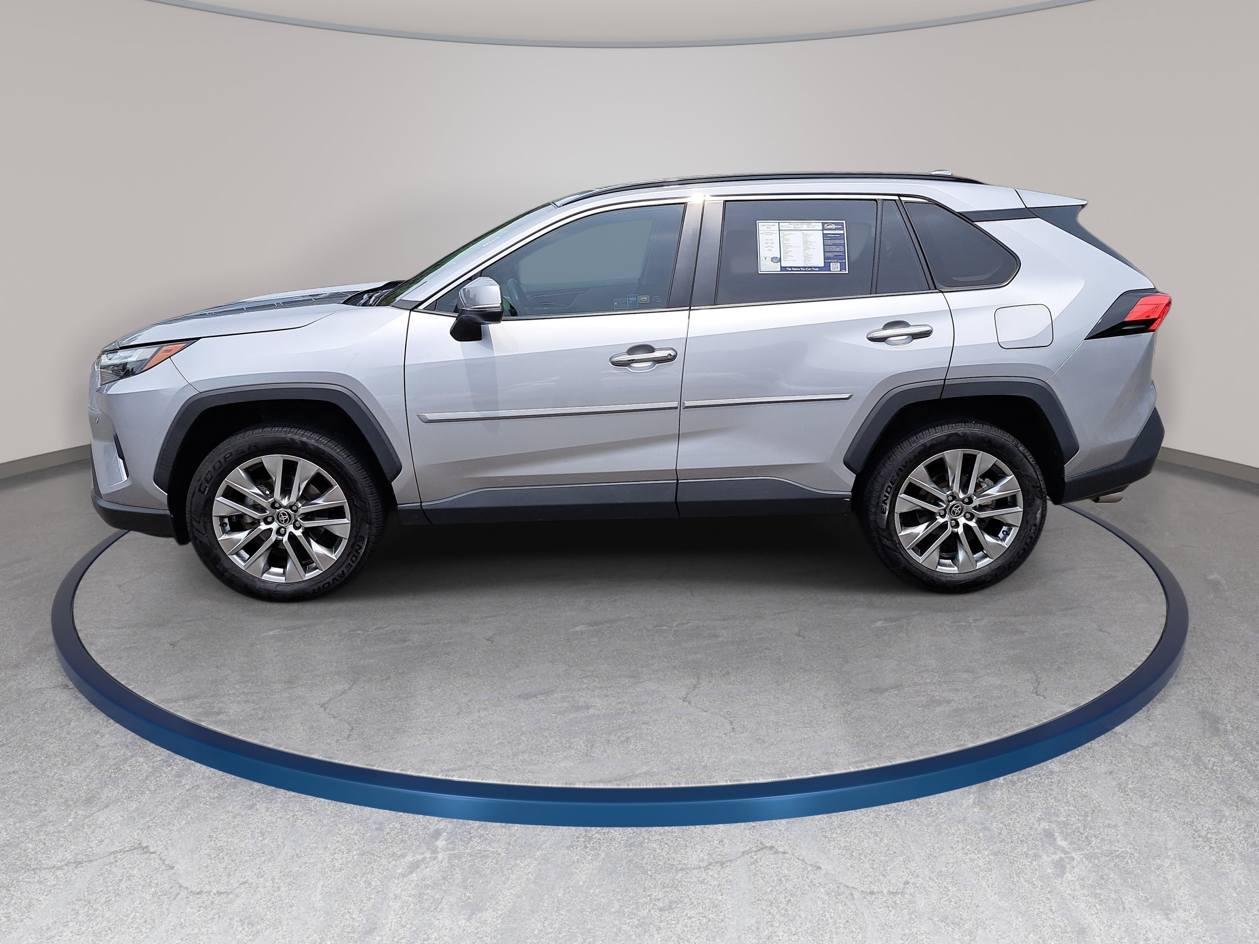 Used 2022 Toyota RAV4 Limited AWD/4WD image 8