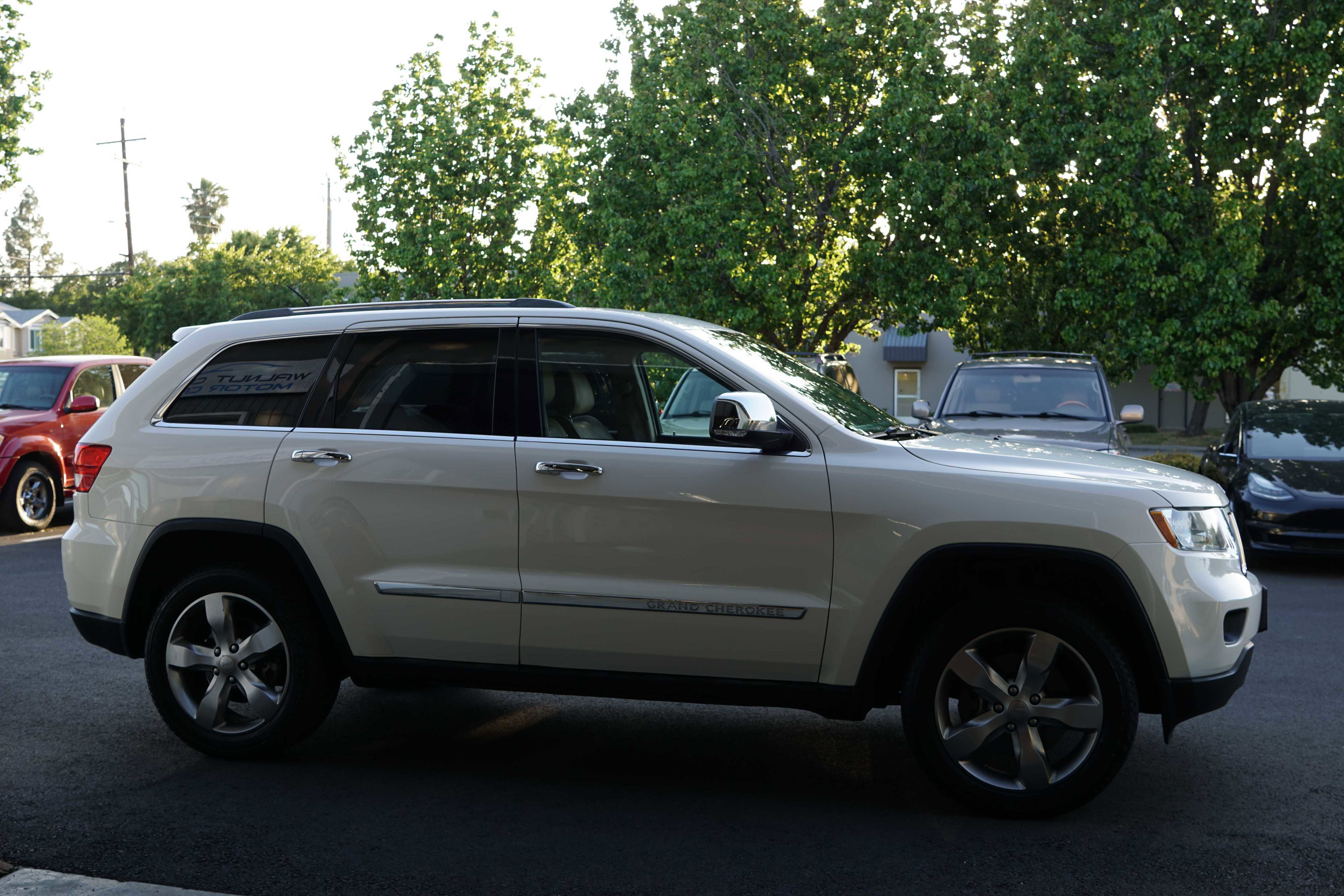 Used 2012 Jeep Grand Cherokee Overland image 10