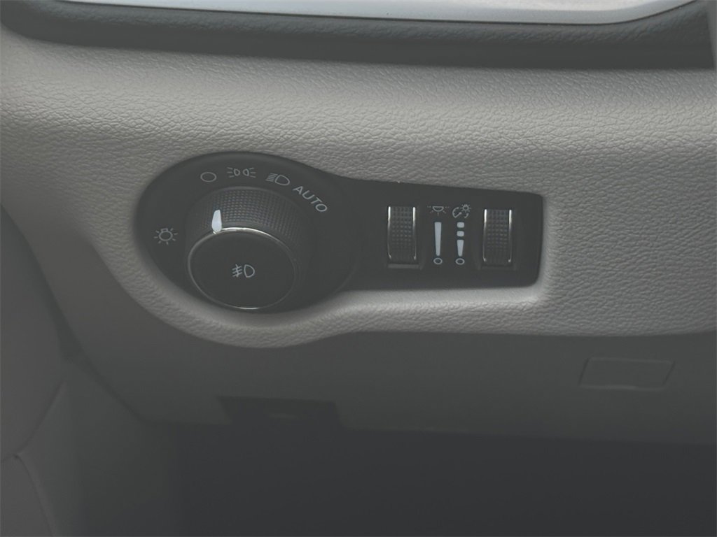 Used 2023 Chrysler Pacifica Touring-L image 23