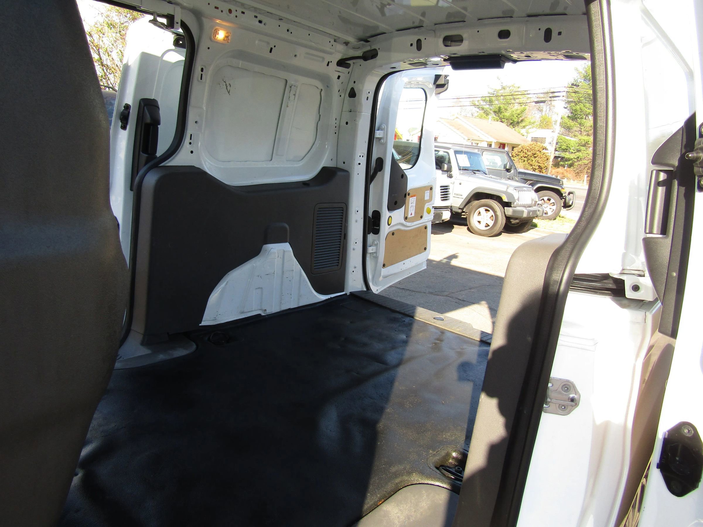 Used 2022 Ford Transit Connect XL image 16