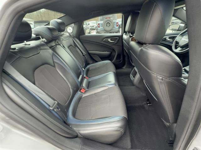 Used 2015 Chrysler 200 S image 23