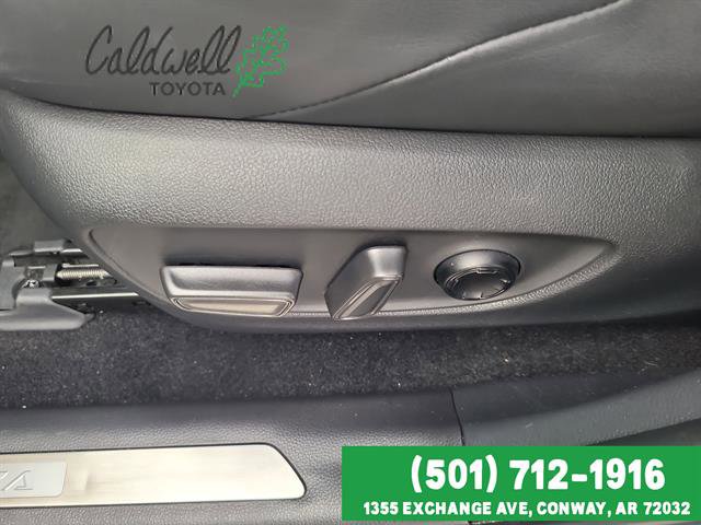 Used 2024 Toyota Venza Limited image 12