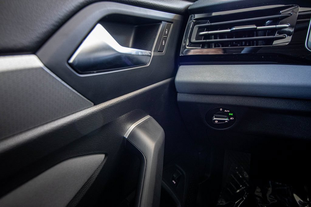 New 2026 Volkswagen Jetta SE FWD image 32