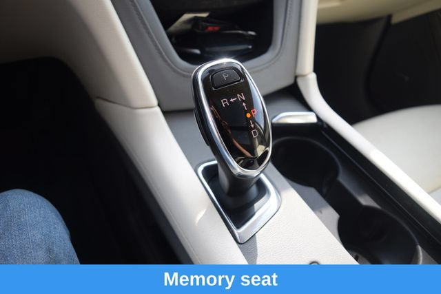 Used 2017 Cadillac XT5 Luxury w/ Driver Awareness Package FWD image 11