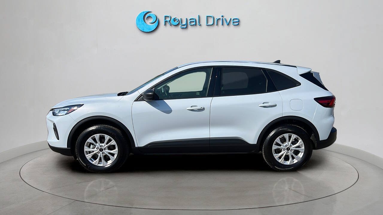 Used 2025 Ford Escape Active AWD/4WD image 3