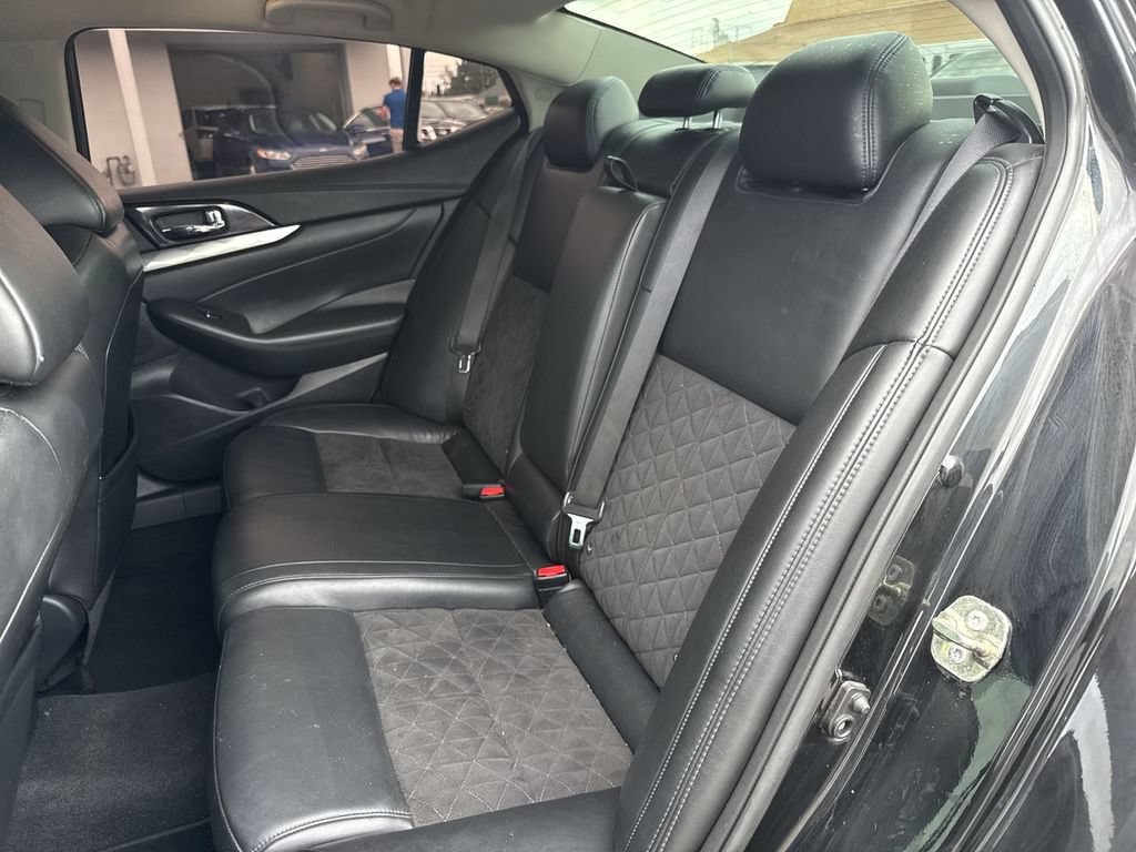 Used 2017 Nissan Maxima SR FWD image 11