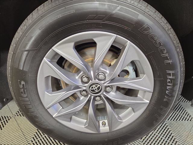 Used 2023 Toyota Sienna LE FWD image 11