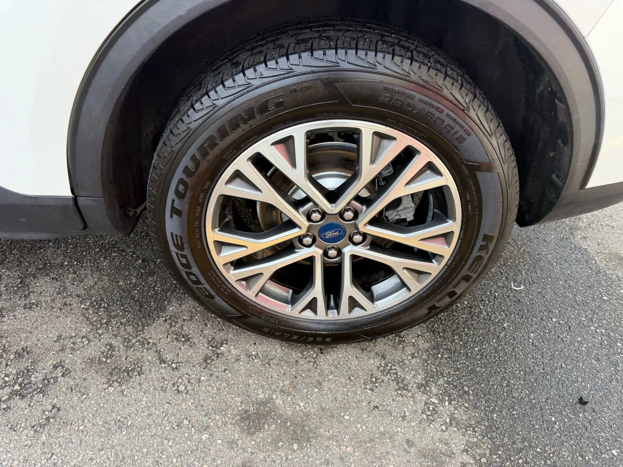 Used 2020 Ford Escape SEL image 9