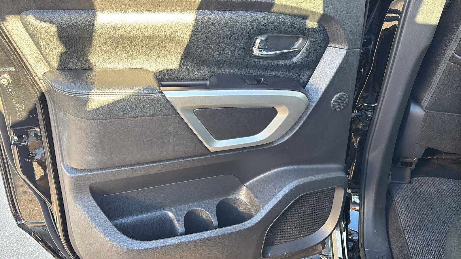 Used 2020 Nissan Titan SL w/ Moonroof Package image 16