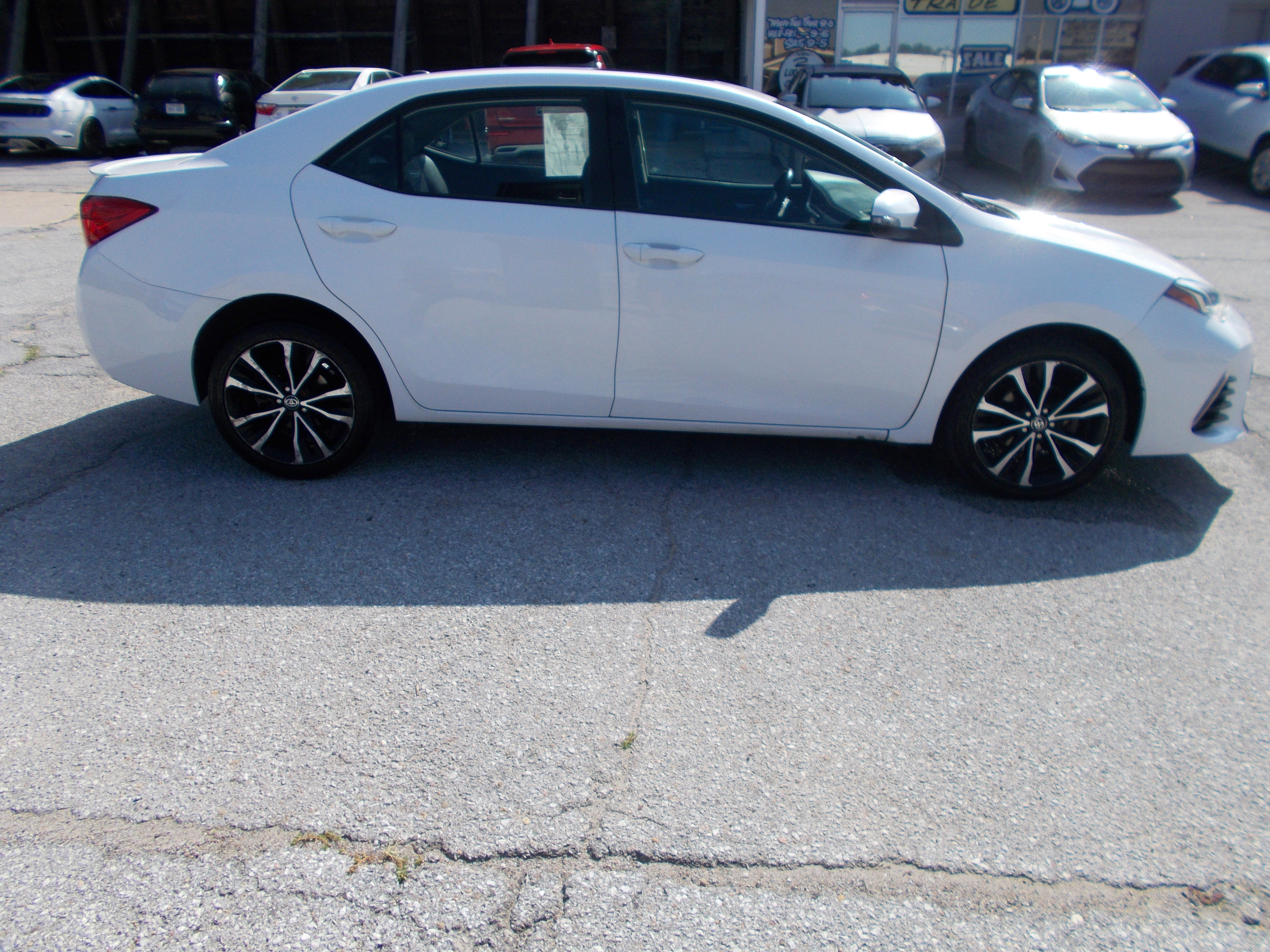 Used 2019 Toyota Corolla LE image 4