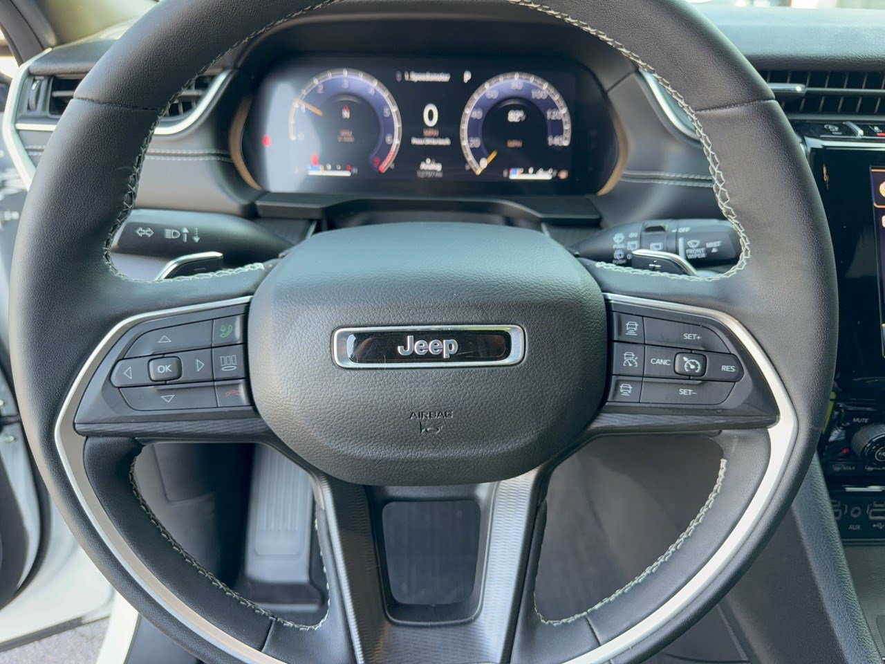 Used 2024 Jeep Grand Cherokee Altitude AWD/4WD image 10