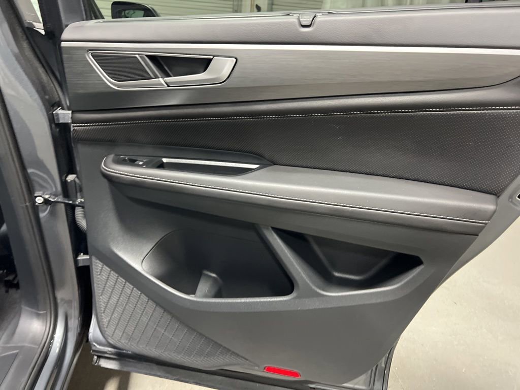 Used 2025 Volkswagen Atlas Cross Sport SE image 11