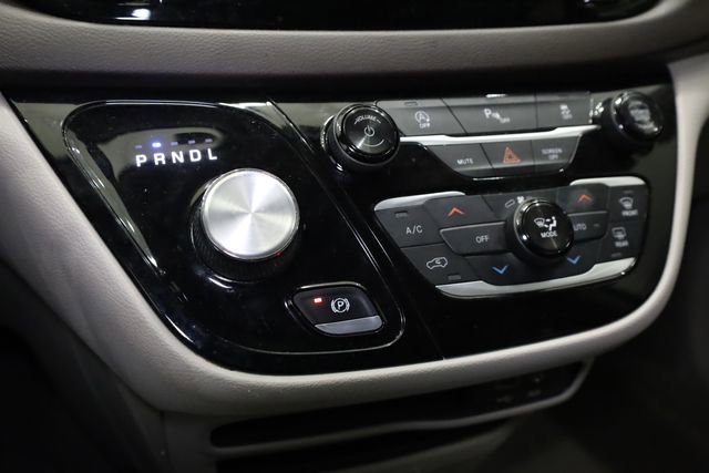 Used 2018 Chrysler Pacifica Touring Plus image 24