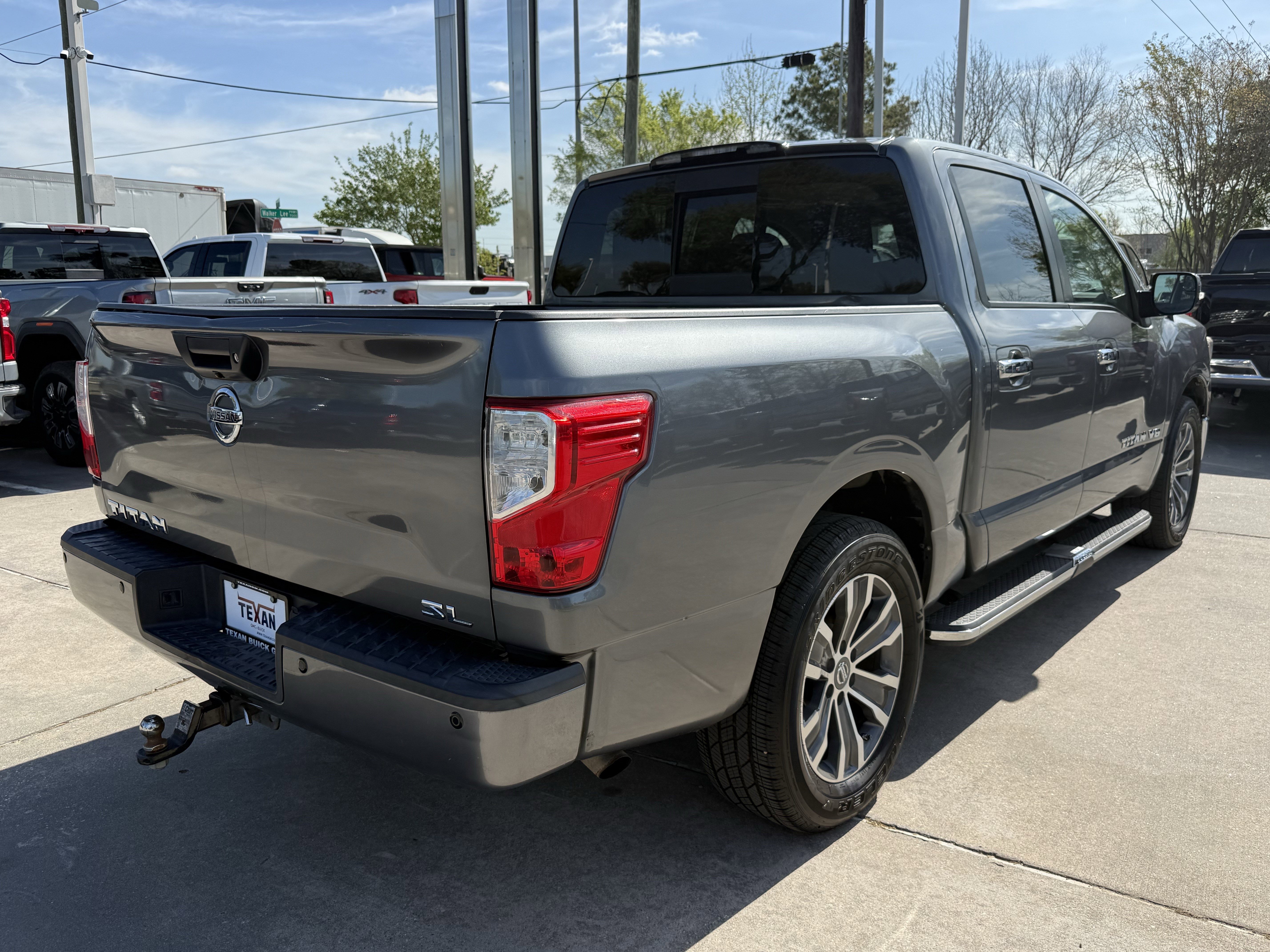 Used 2018 Nissan Titan SL image 5