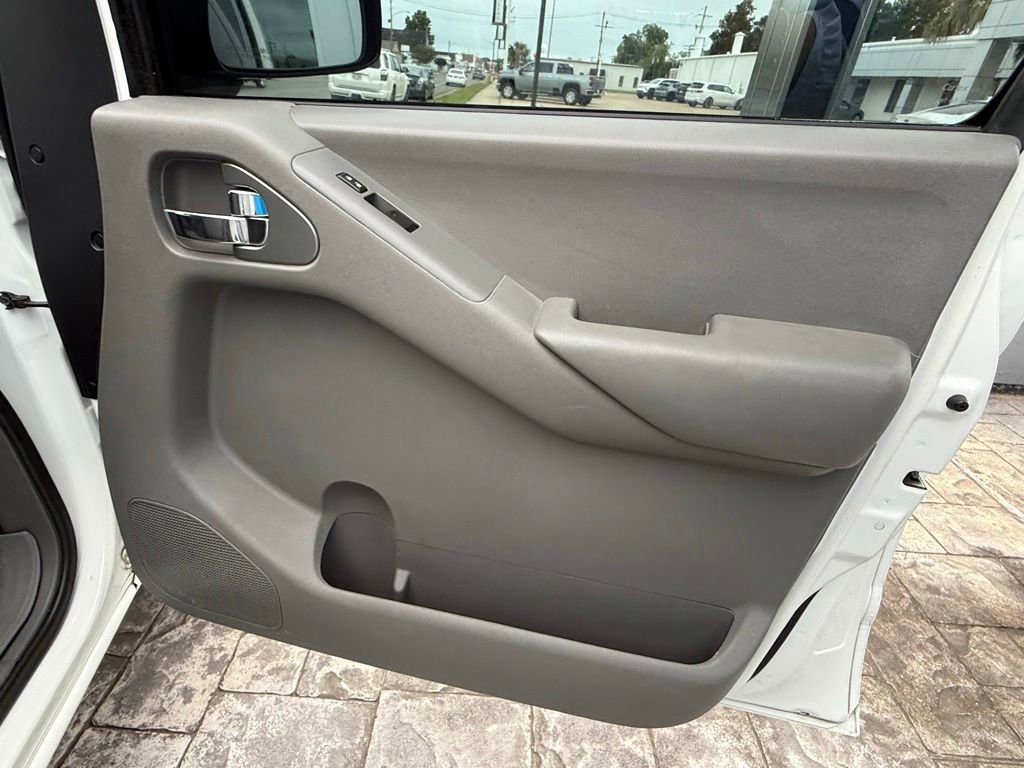 Used 2014 Nissan Frontier SV RWD image 24
