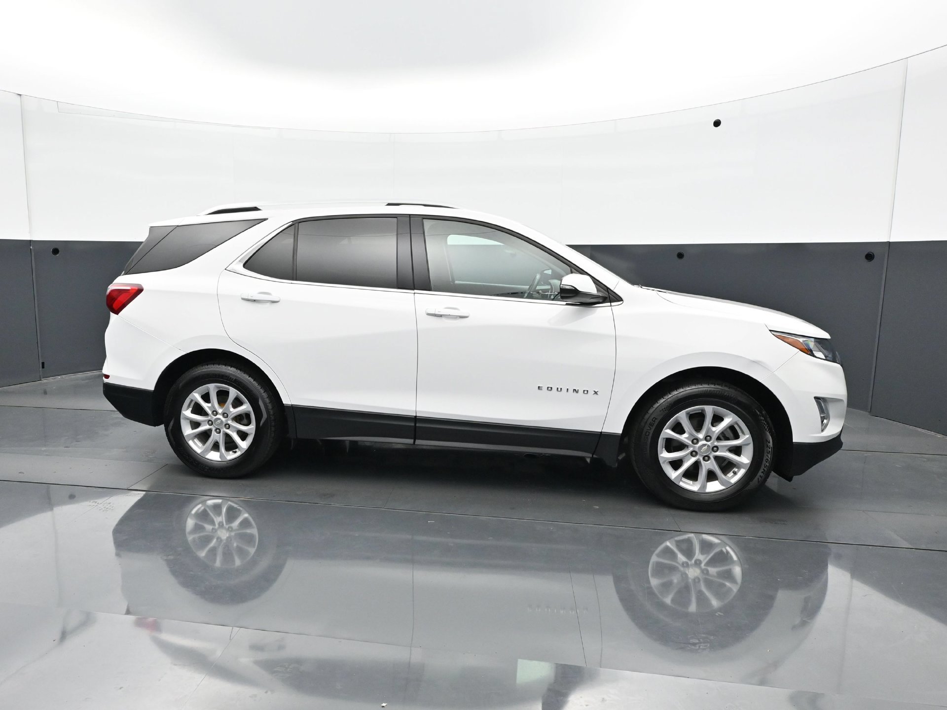 Used 2018 Chevrolet Equinox LT w/ Sun & Infotainment Package FWD image 8