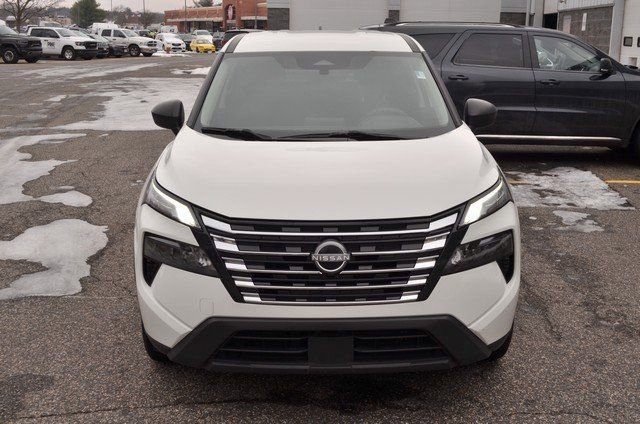 Used 2024 Nissan Rogue S image 3