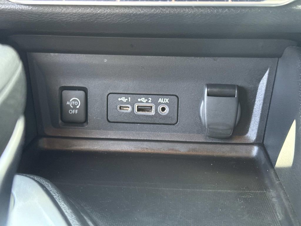 Used 2024 Nissan Sentra SV image 28