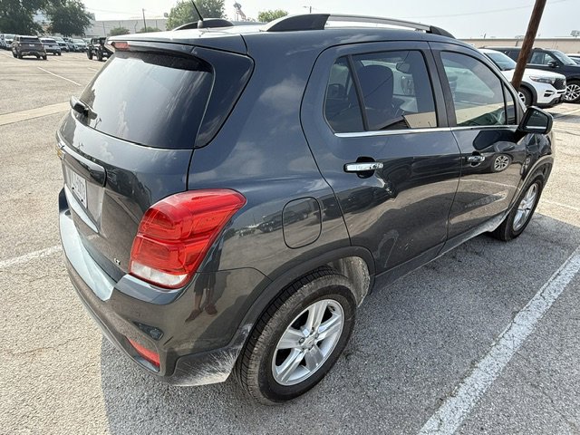 Used 2018 Chevrolet Trax LT w/ LT Convenience Package FWD image 4