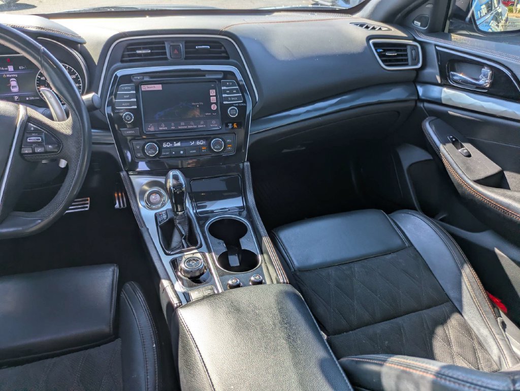 Used 2023 Nissan Maxima SR w/ Sport Mat Group FWD image 17