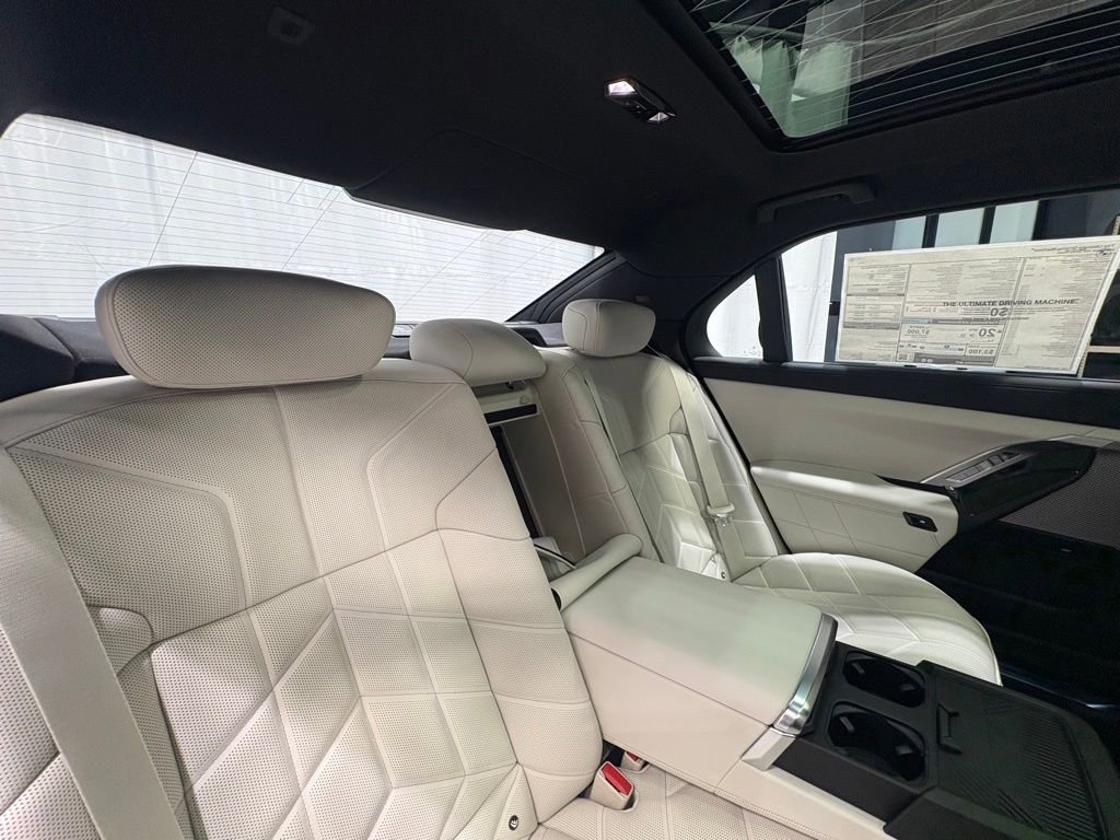 New 2026 BMW 760i xDrive w/ Premium Package AWD/4WD image 23