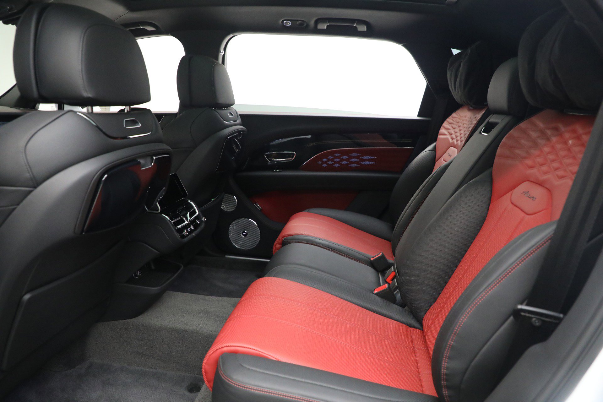 Used 2025 Bentley Bentayga Extended Wheelbase image 19