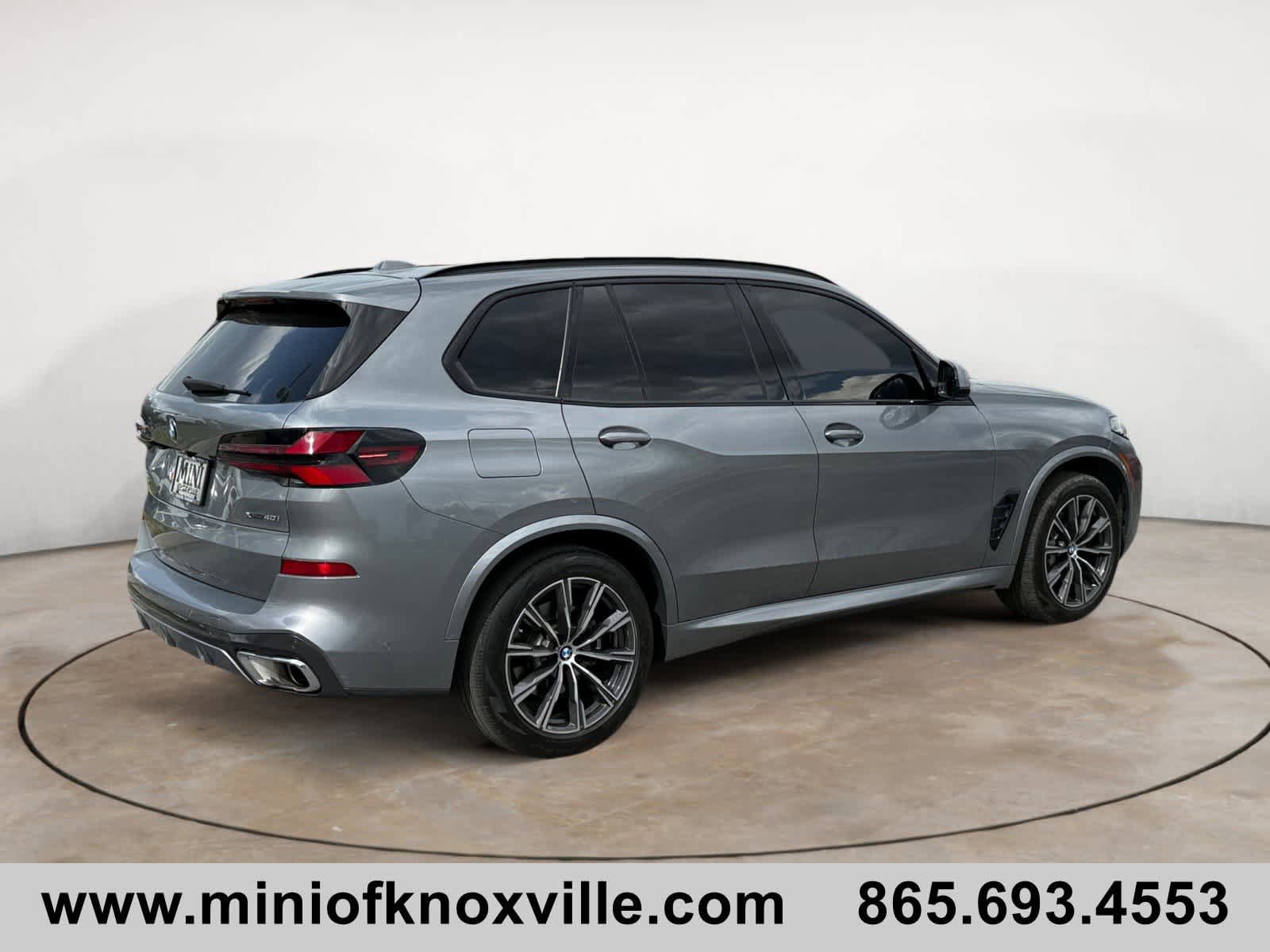 Used 2024 BMW X5 xDrive40i w/ M Sport Package image 3