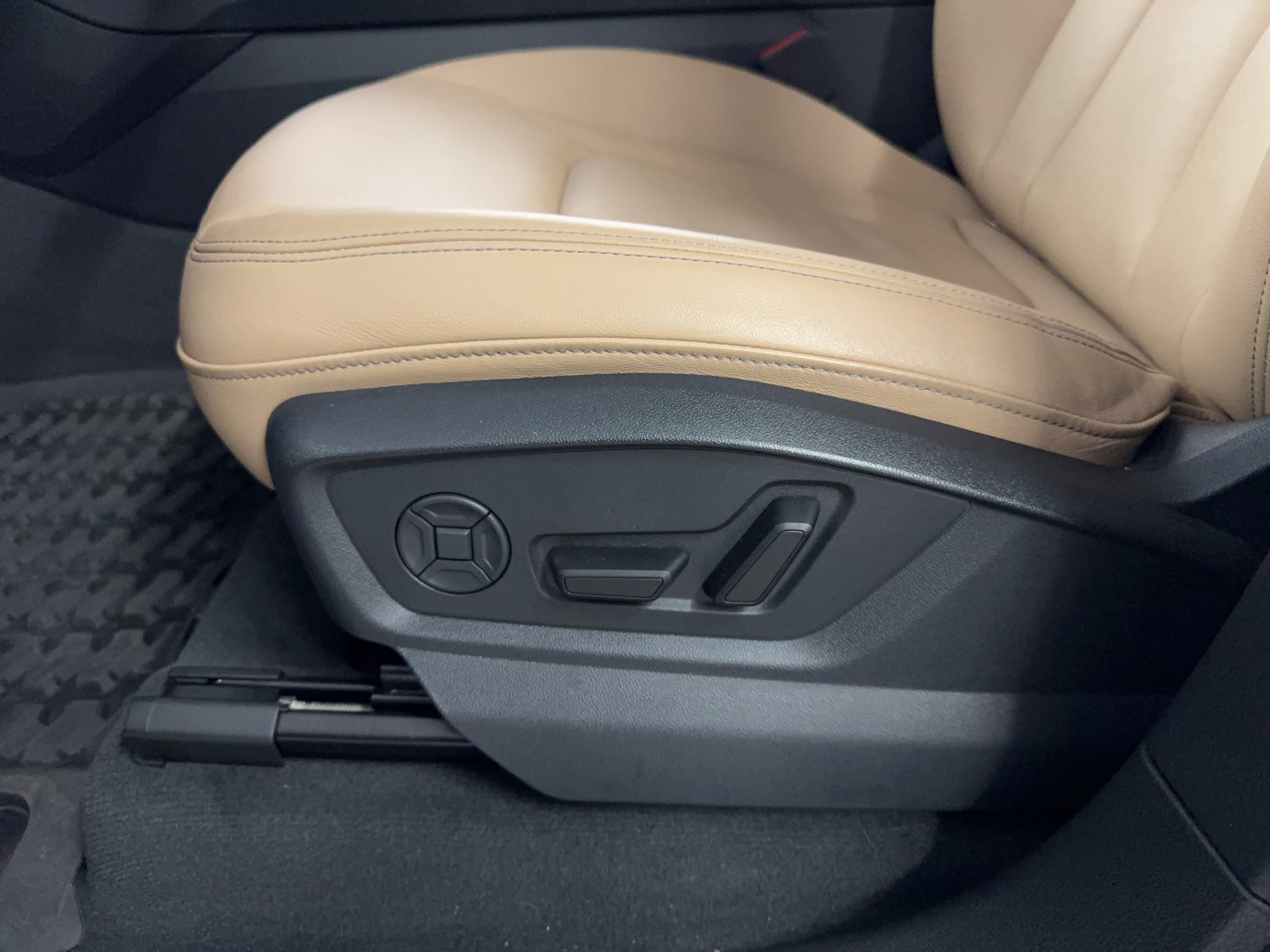 Used 2025 Audi Q7 3.0T Premium w/ Convenience Package image 16