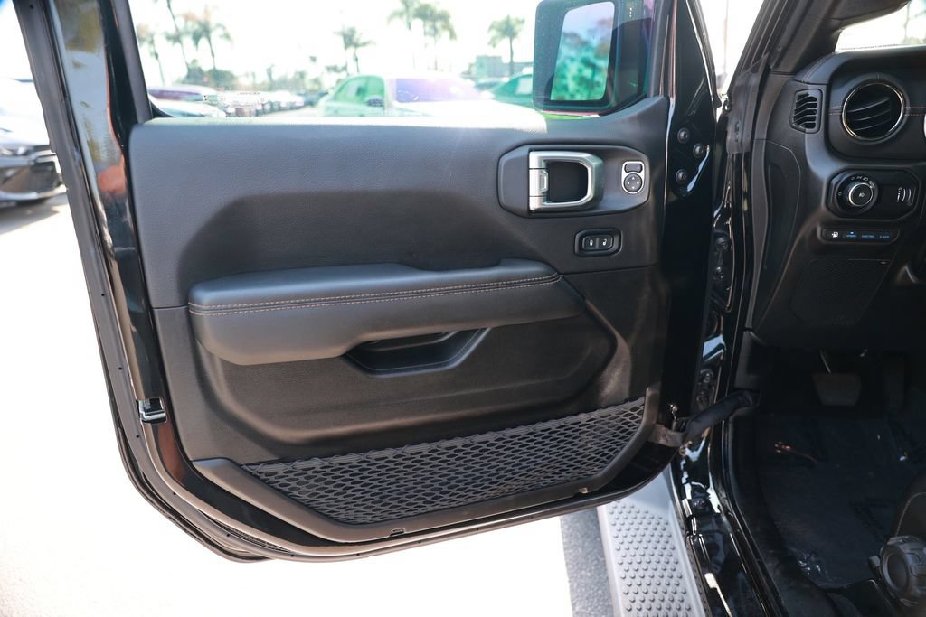 Used 2023 Jeep Wrangler Unlimited Sahara AWD/4WD image 18