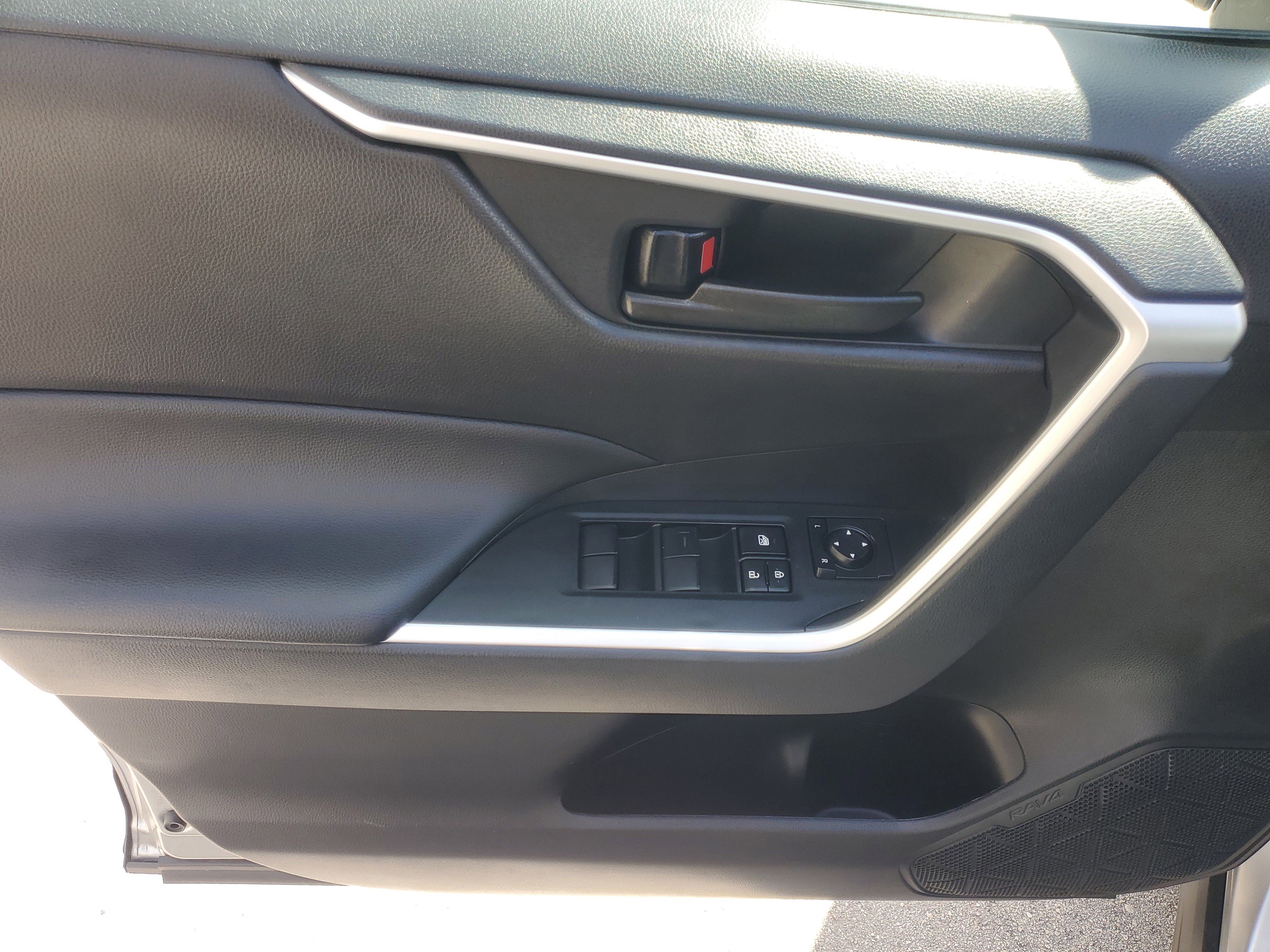 Used 2024 Toyota RAV4 LE image 18