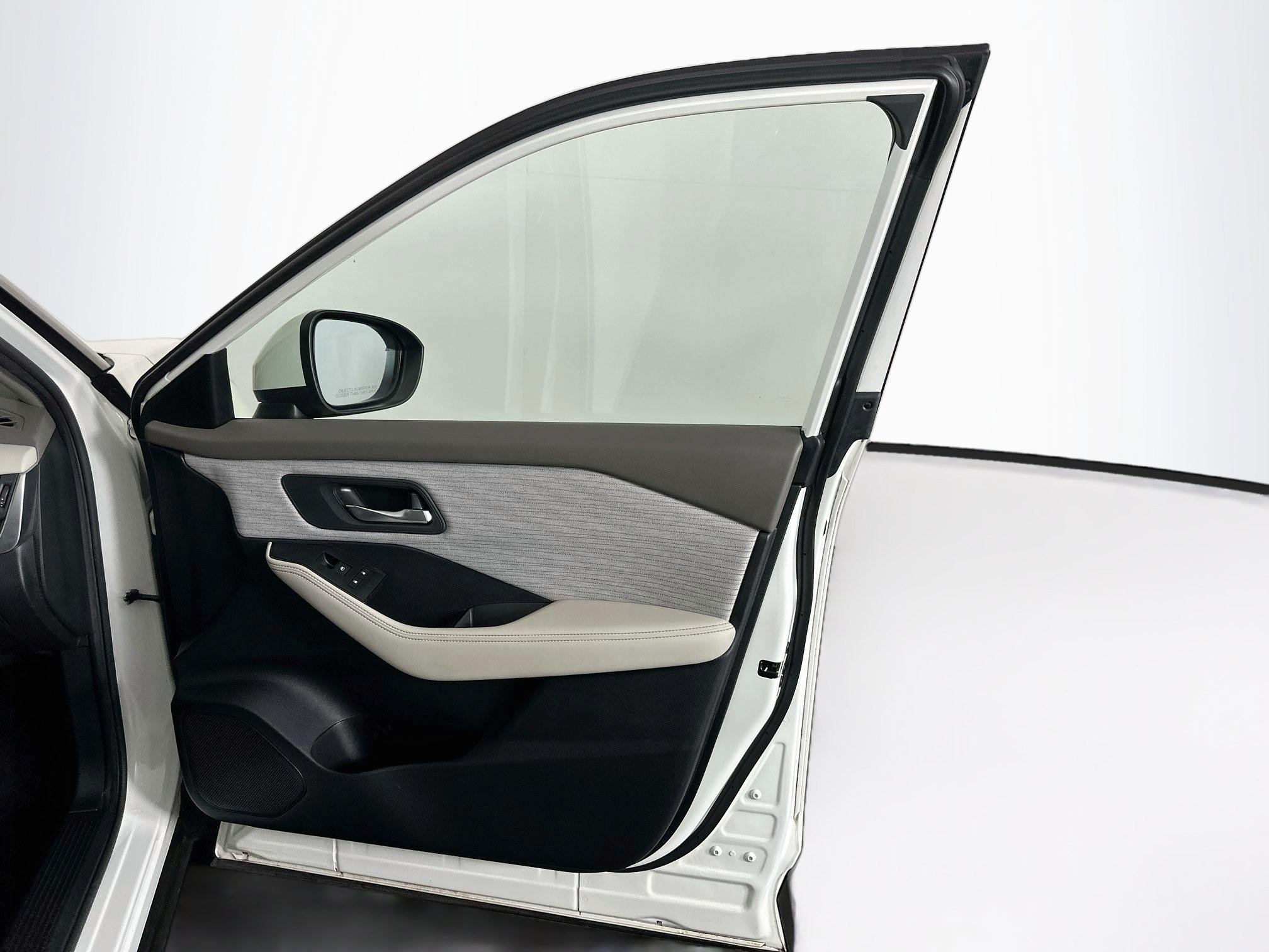 Used 2023 Nissan Rogue SV FWD image 31