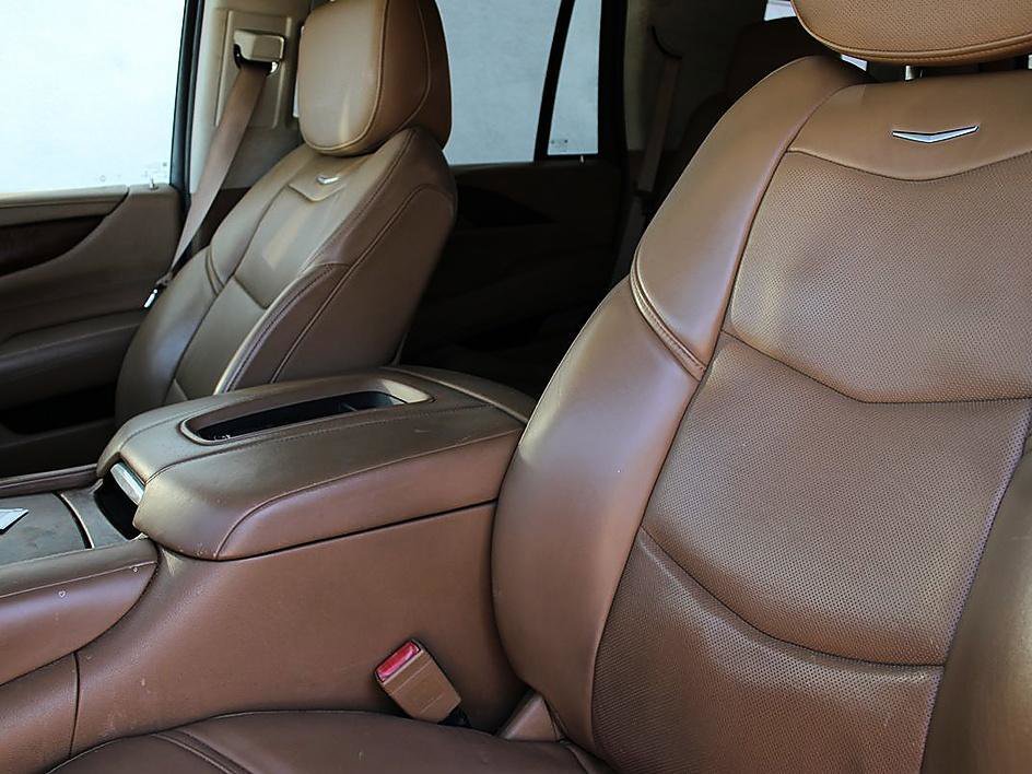 Used 2016 Cadillac Escalade Platinum RWD image 21