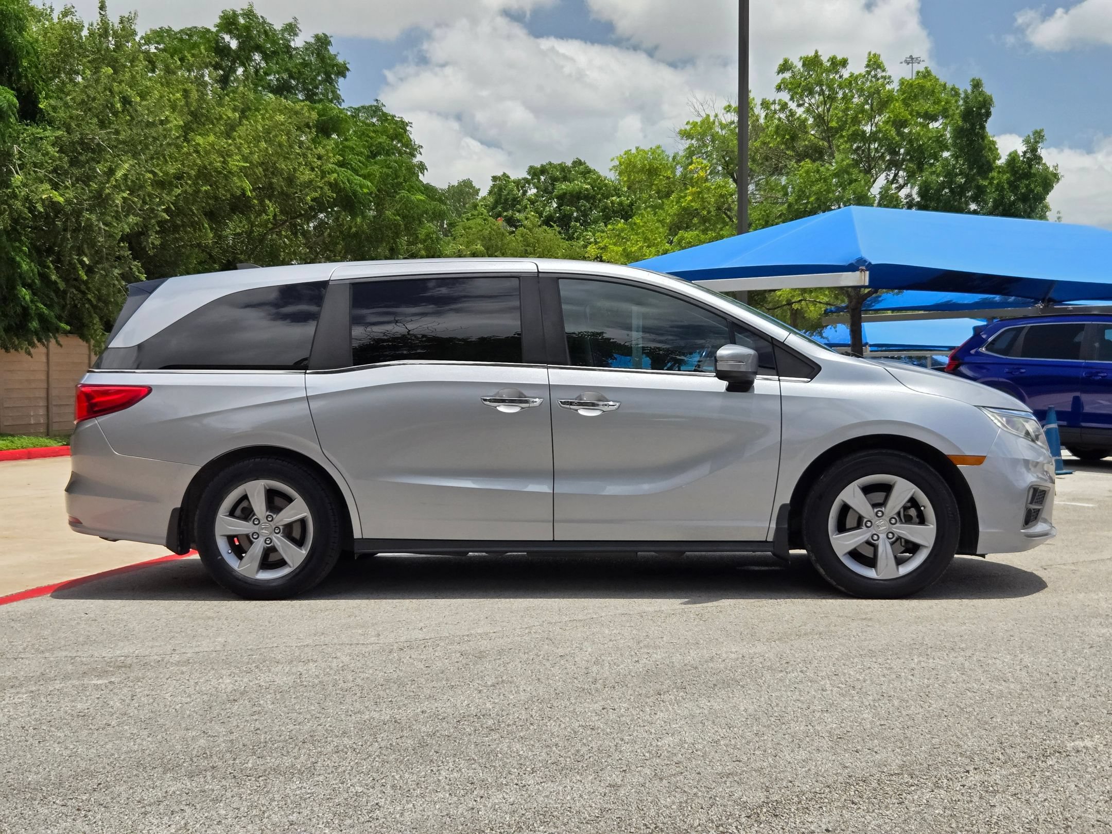 Used 2018 Honda Odyssey EX-L image 2