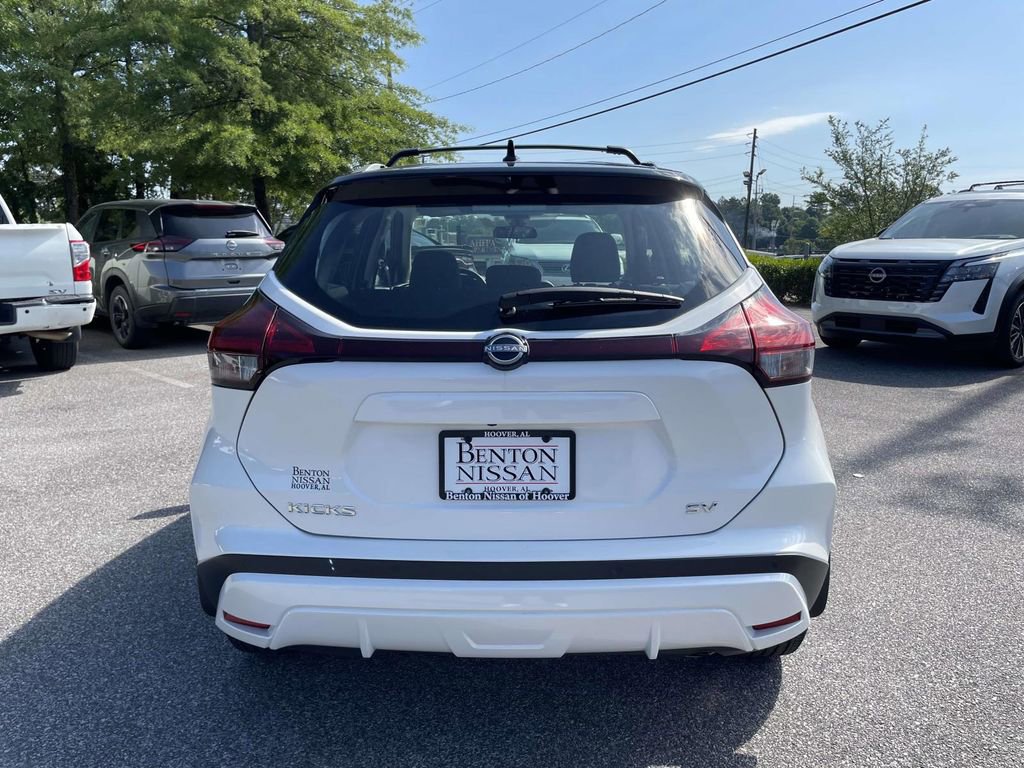 Used 2023 Nissan Kicks SV FWD image 4