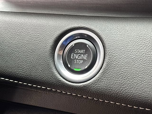 Used 2024 Cadillac Escalade Premium Luxury w/ Performance Package AWD/4WD image 17