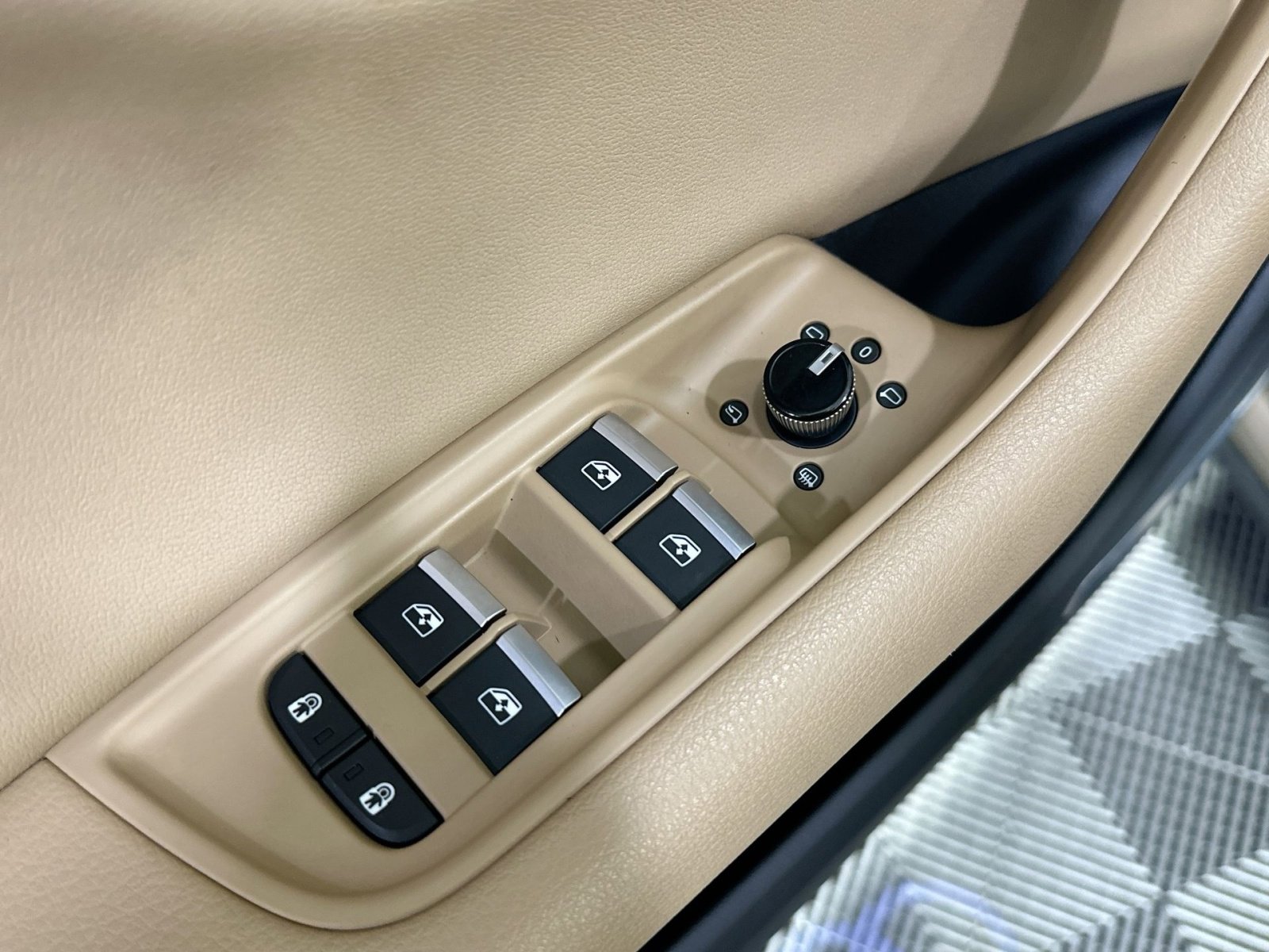 Used 2019 Audi Q8 Prestige image 16