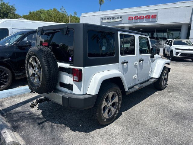Used 2016 Jeep Wrangler Unlimited Sahara w/ Connectivity Group AWD/4WD image 3