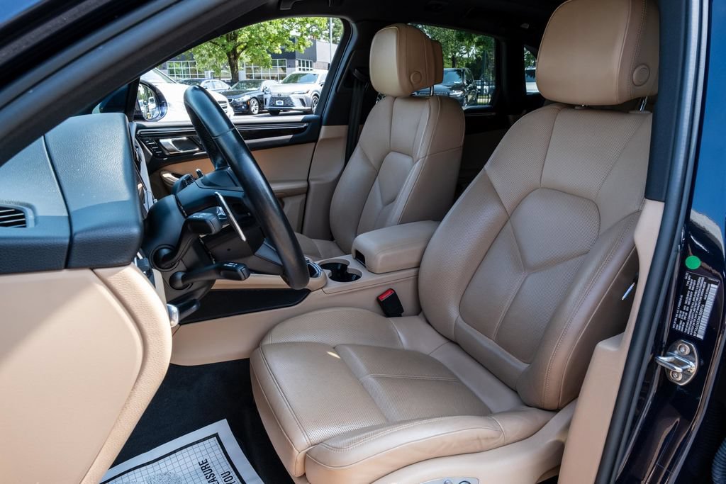 Used 2022 Porsche Macan w/ Premium Package Plus AWD/4WD image 16