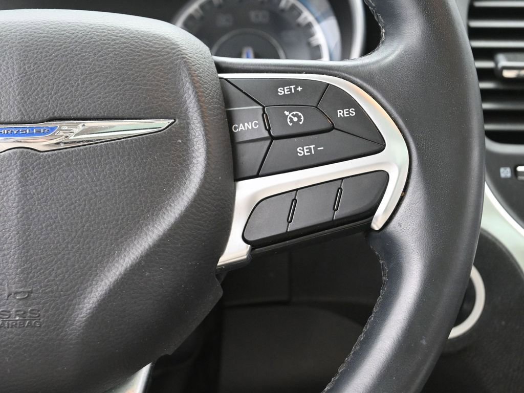 Used 2016 Chrysler 300 Limited image 29