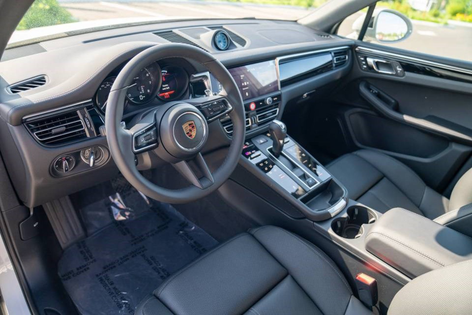 New 2026 Porsche Macan AWD/4WD image 4