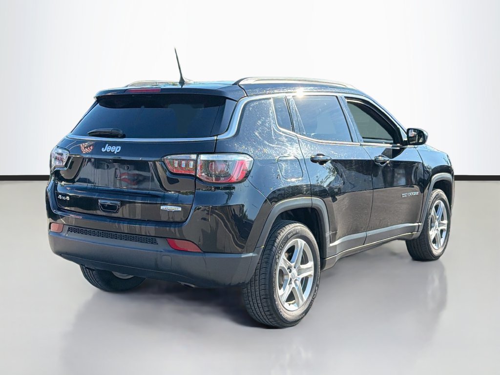 Used 2024 Jeep Compass Latitude AWD/4WD image 5