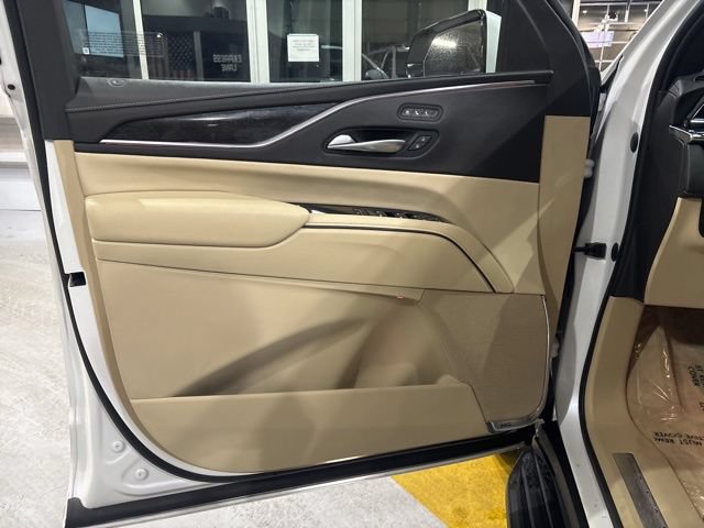 Certified 2023 Cadillac Escalade ESV Premium Luxury w/ Performance Package AWD/4WD image 15