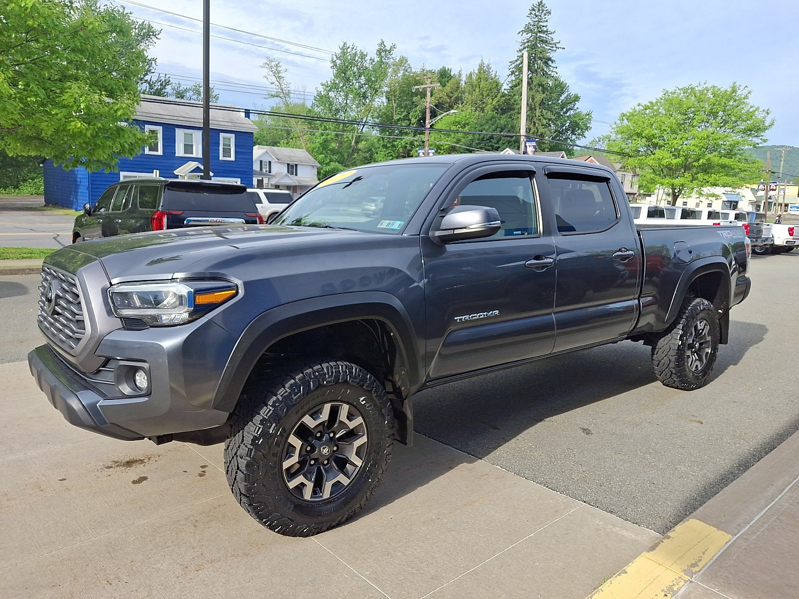 Used 2020 Toyota Tacoma TRD Off-Road AWD/4WD image 3