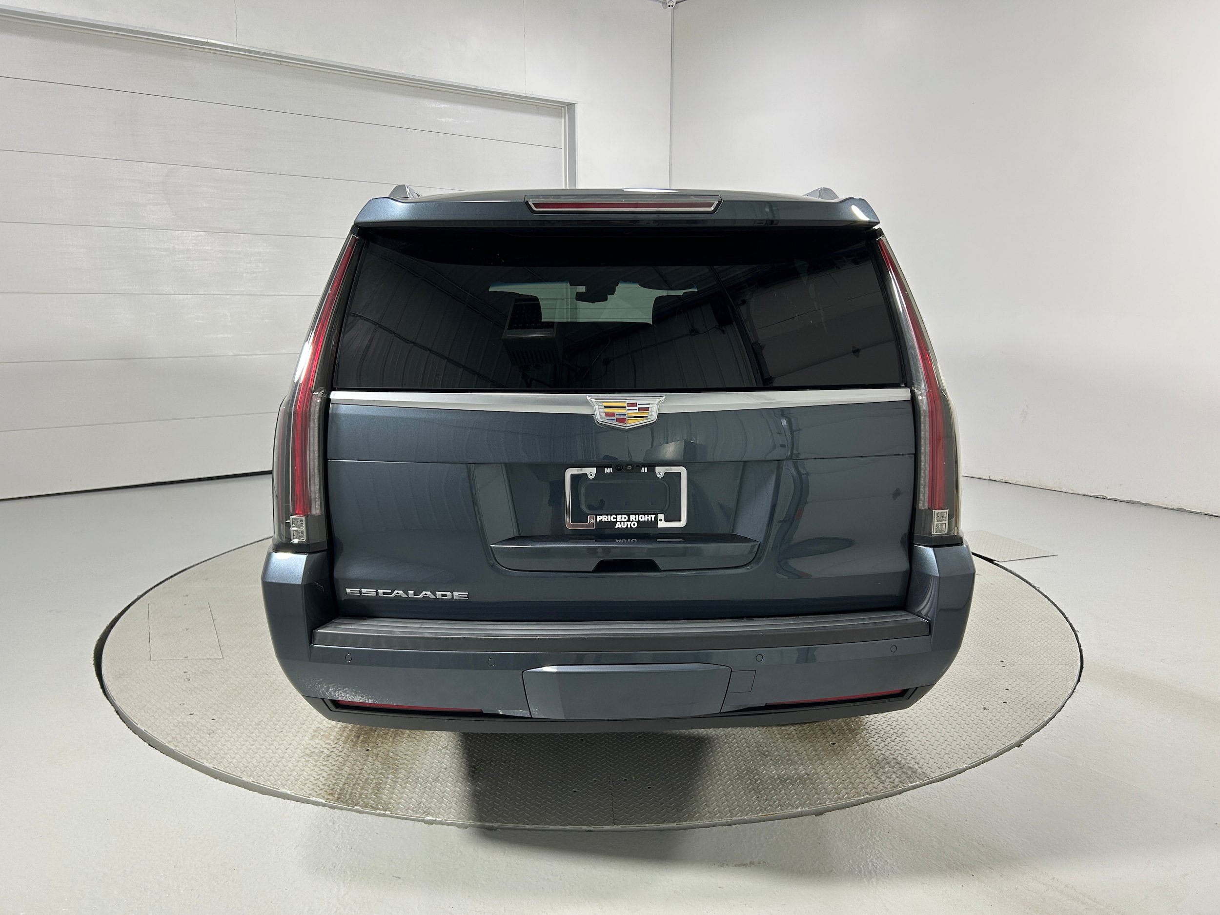 Used 2019 Cadillac Escalade ESV Platinum AWD/4WD image 37